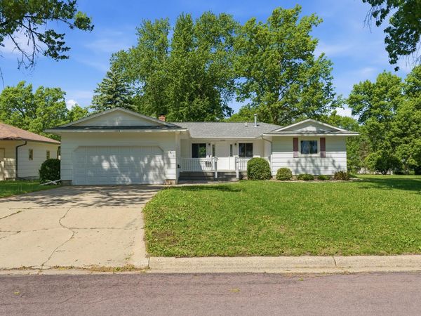1224 S Ramsey Street, Blue Earth, MN 56013