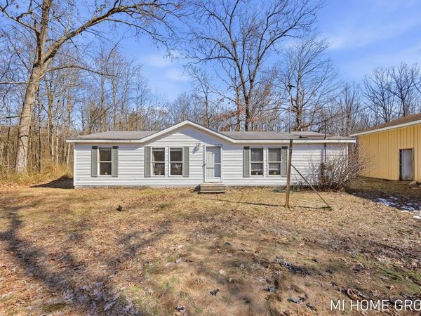 5312 120th Avenue, Fennville, MI 49408