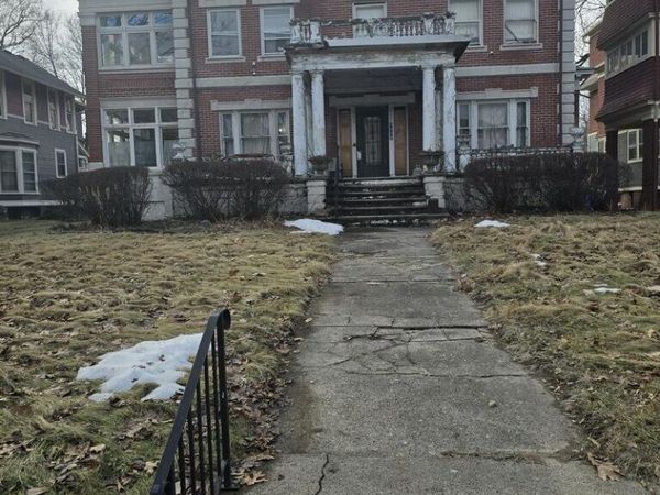 2229 Parkwood Avenue, Toledo, OH 43620