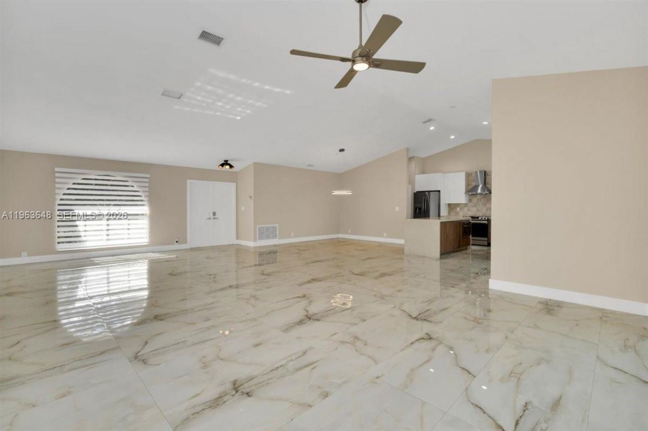 10425 NW 48th Mnr, Coral Springs, FL 33076 Photo