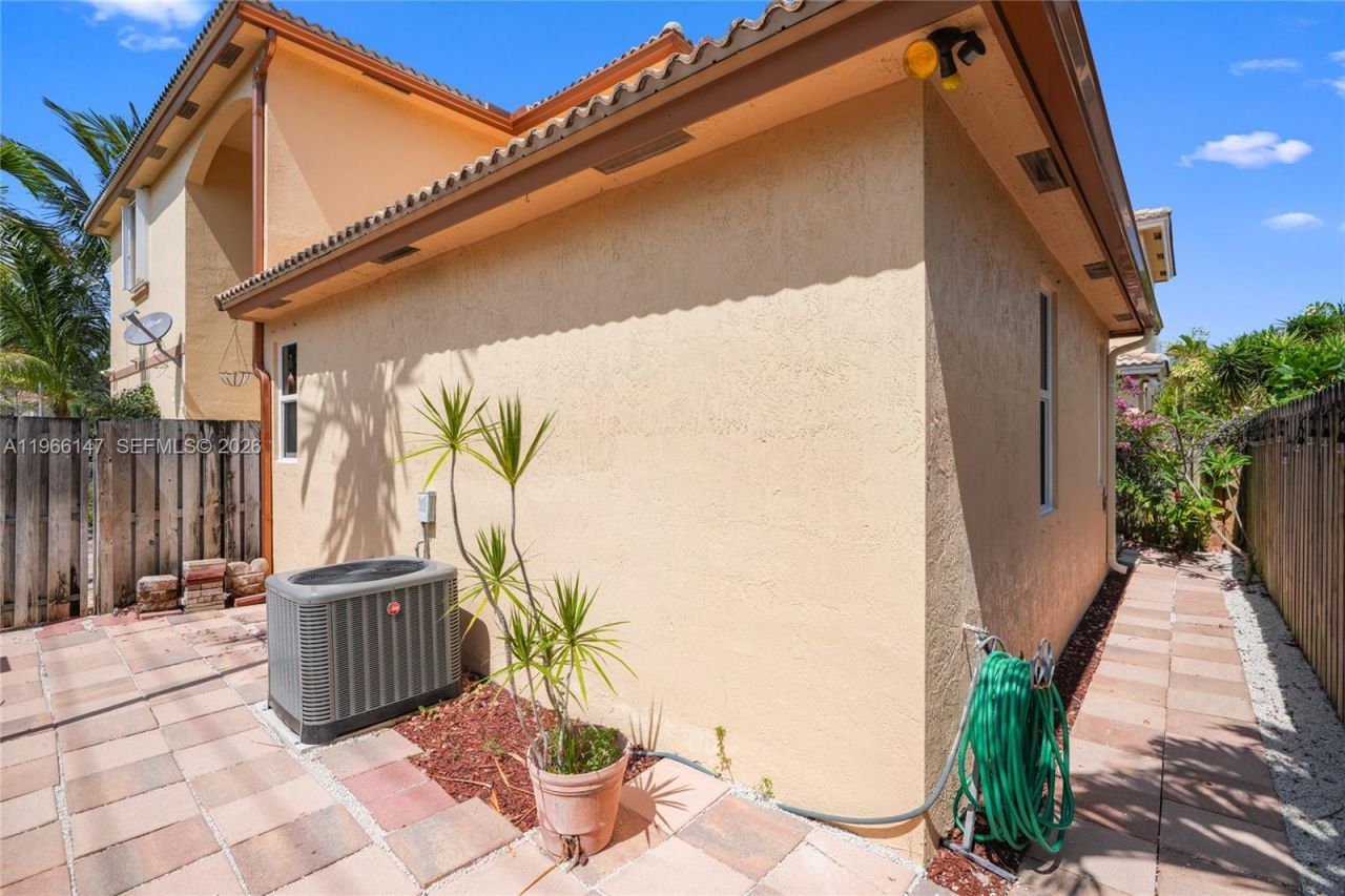 1282 Grant Ct , Hollywood, FL 33019 Photo