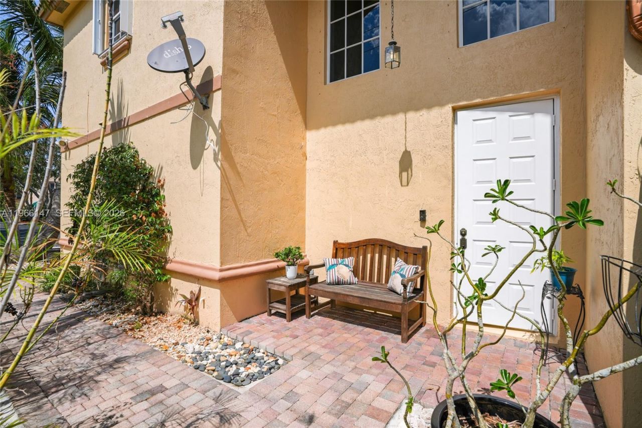 1282 Grant Ct , Hollywood, FL 33019 Photo