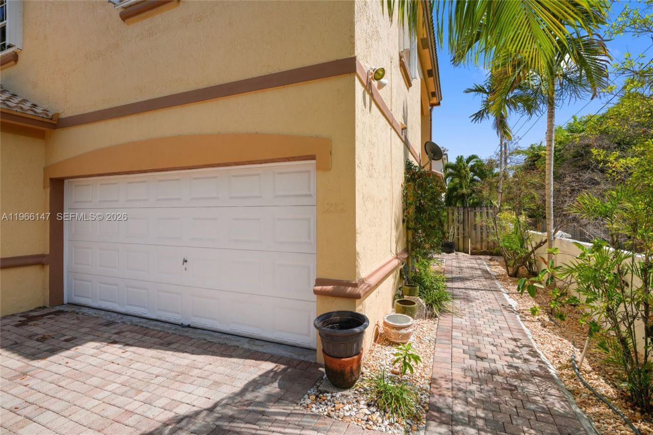 1282 Grant Ct , Hollywood, FL 33019 Photo