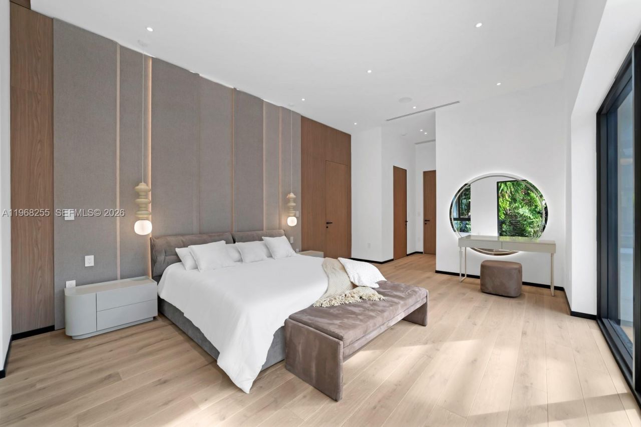 7420 SW 52nd Ave, Miami, FL 33143 Photo