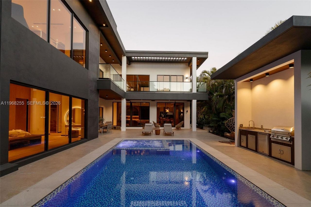 7420 SW 52nd Ave, Miami, FL 33143 Photo