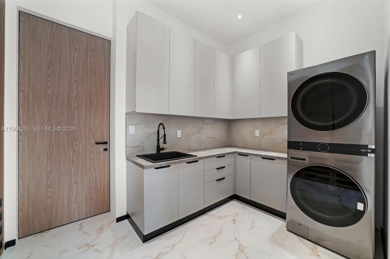 7420 SW 52nd Ave, Miami, FL 33143 Photo