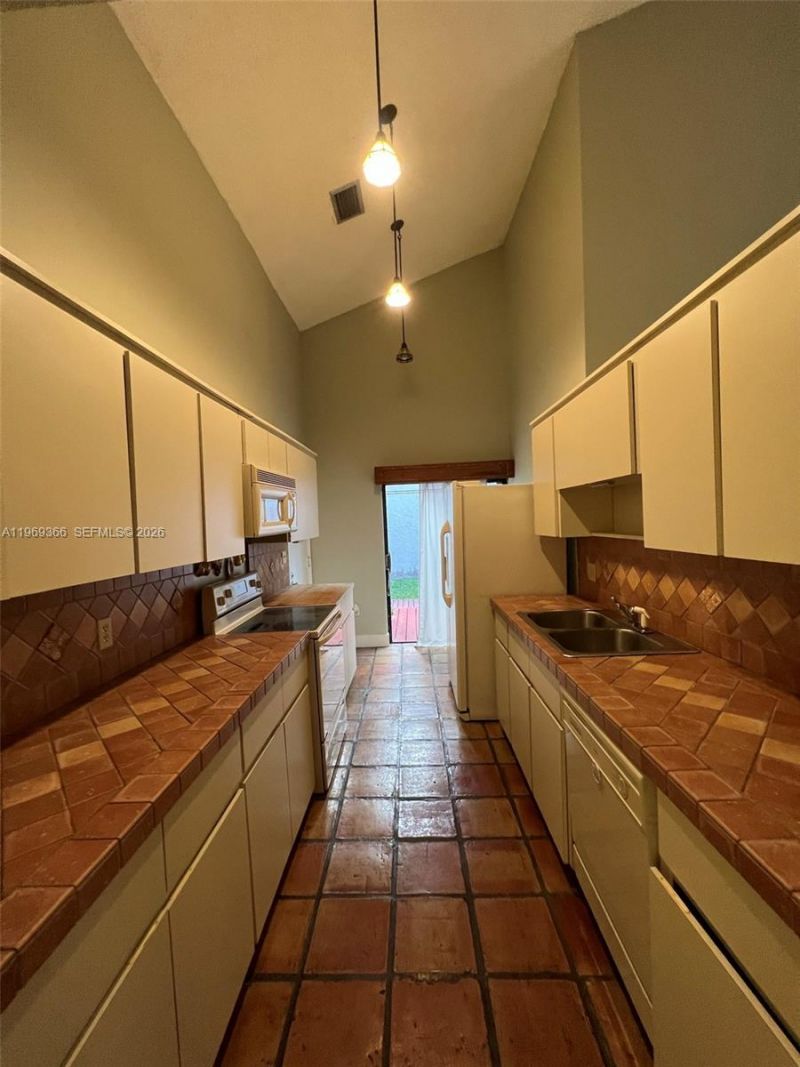 Please Call For Address, Miami, FL 33173 Photo