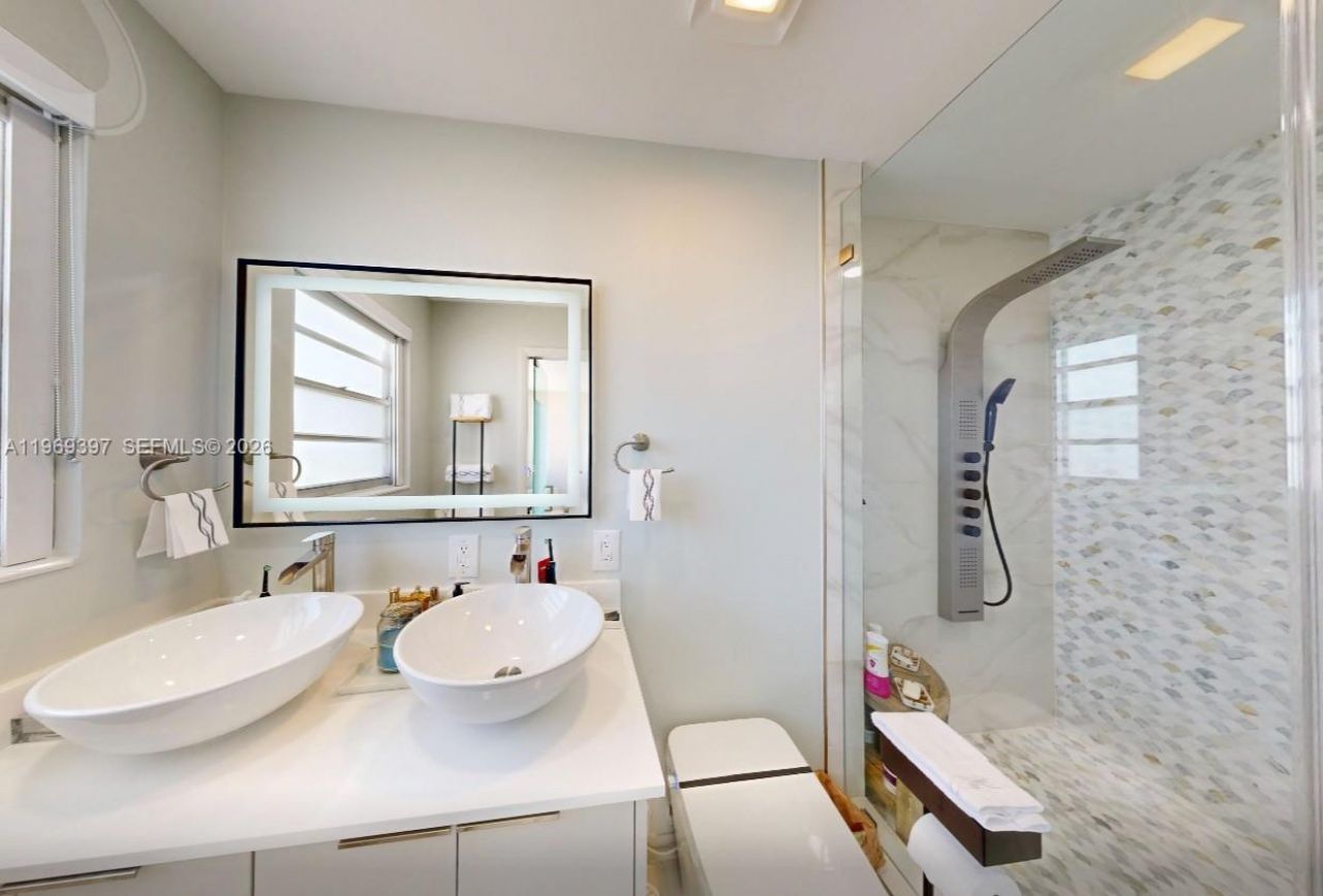 137 Golden Isles Dr , Unit 1609, Hallandale Beach, FL 33009 Photo