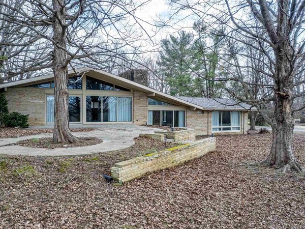 414 W Riverwood Drive, Petersburg, IN 47567