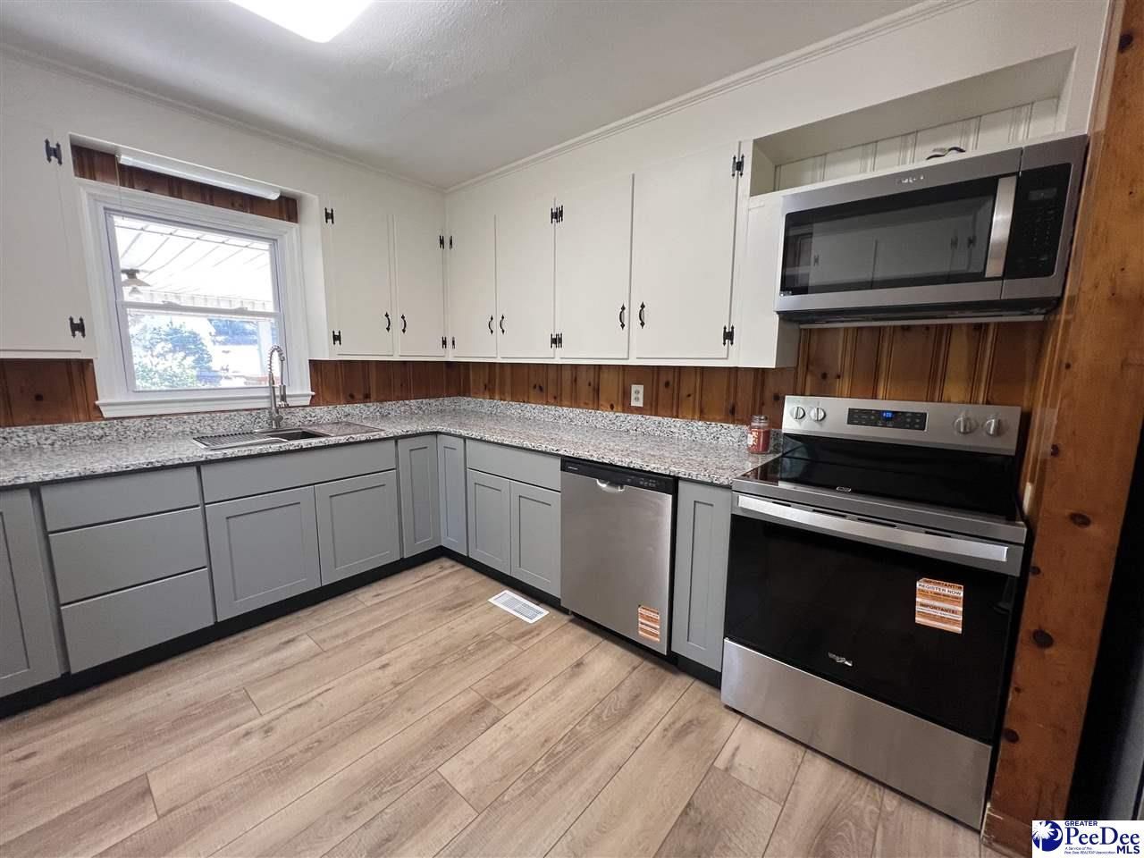 220 Laurel Ave. Photo 9