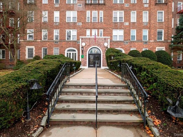 12 Hamilton Place, Unit B6, Garden City, NY 11530