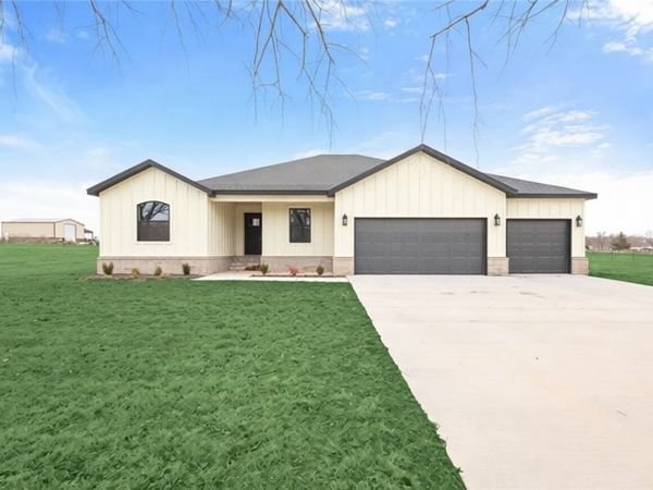 1145 John Renfroe Road , Pea Ridge, AR 72751