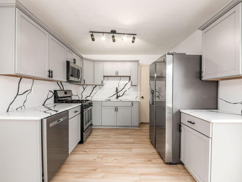 2350 Edenburgh Drive S, Columbus, OH 43219 Photo 13