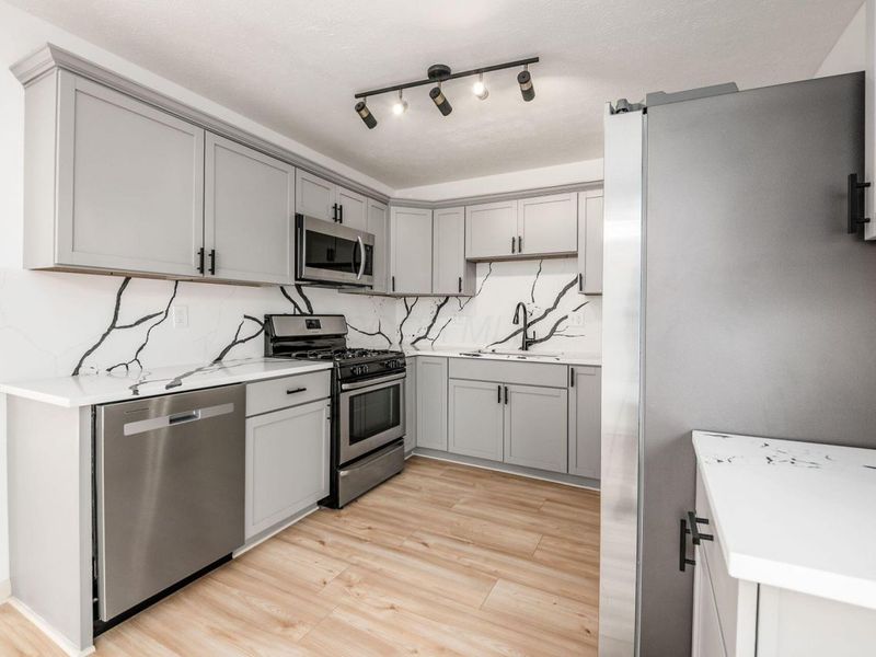 2350 Edenburgh Drive S, Columbus, OH 43219 Photo 14