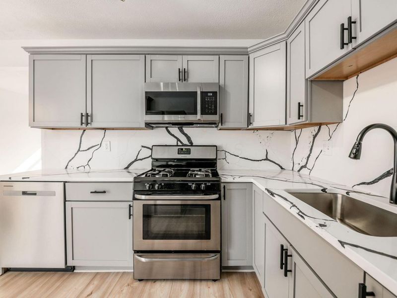 2350 Edenburgh Drive S, Columbus, OH 43219 Photo 17