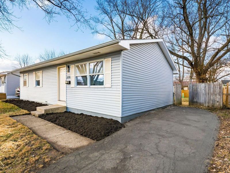 2350 Edenburgh Drive S, Columbus, OH 43219 Photo 3