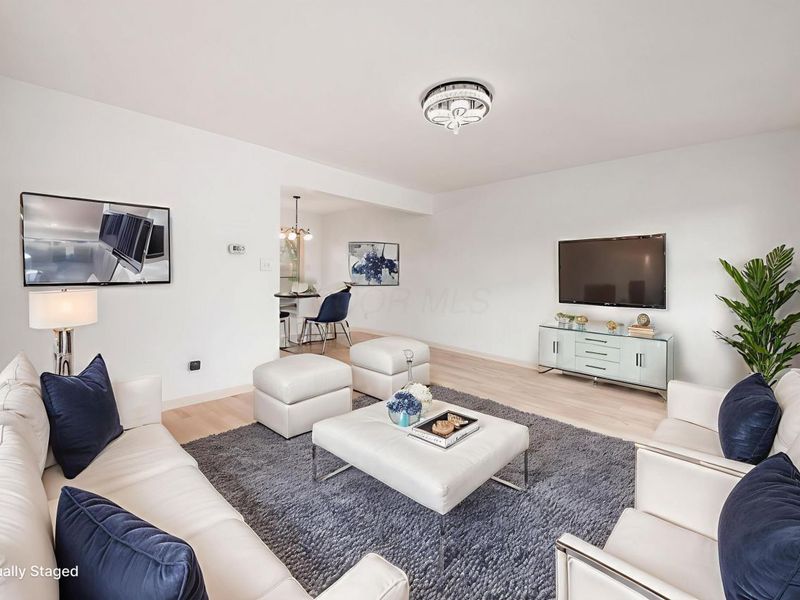 2350 Edenburgh Drive S, Columbus, OH 43219 Photo 5