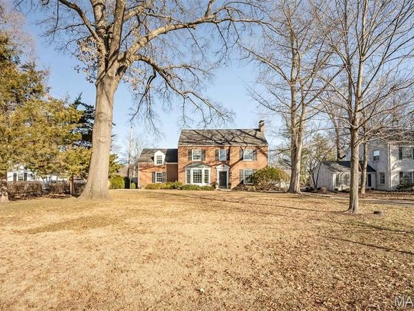 1140 S Geyer Road, Kirkwood, MO 63122