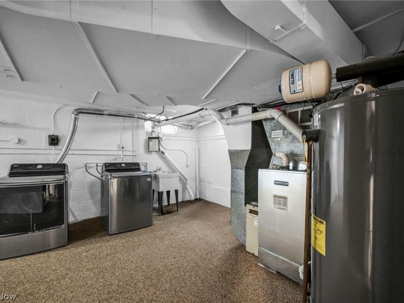 1531 Burlington Road, Cleveland, OH 44118 Photo 41