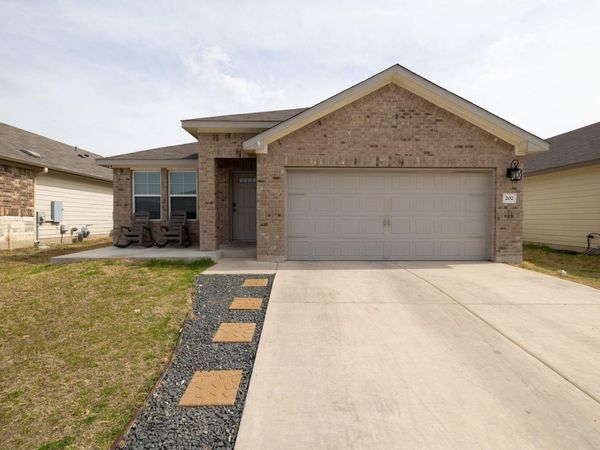 202 Low Bramble DR, Hutto, TX 78634