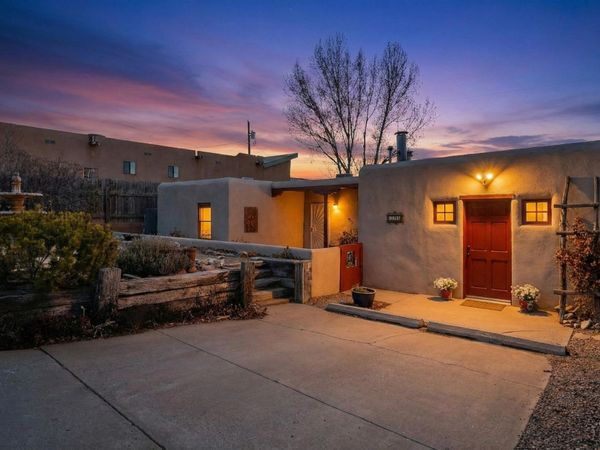916 Calle Carmilita , Santa Fe, NM 87505
