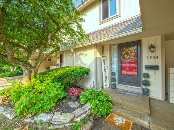 1564 Charter Oak Drive, Rochester Hills, MI 48309