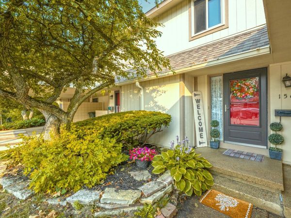 1564 Charter Oak Drive, Rochester Hills, MI 48309