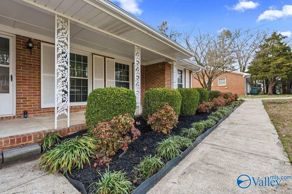 8602 Hickory Hills Lane Se, Huntsville, AL 35802 Main Photo