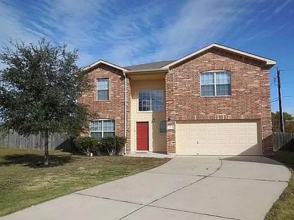 722 Lavaca LOOP, Elgin, TX 78621
