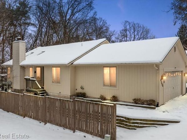 6586 Pontiac Lake Road, Waterford Twp, MI 48327