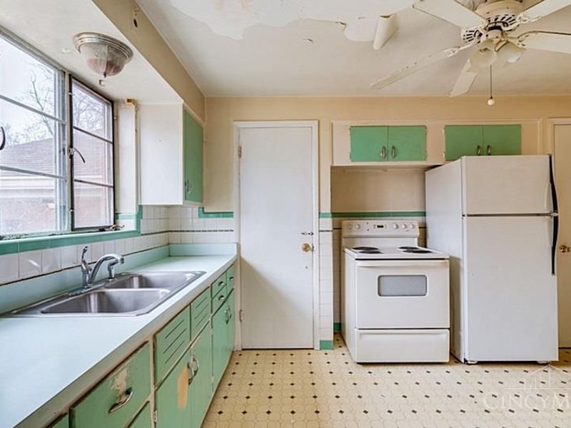 7873 Gail Drive, Deer Park, OH 45236 Photo 11