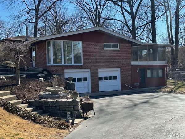 801 Stamper Lane, Godfrey, IL 62035