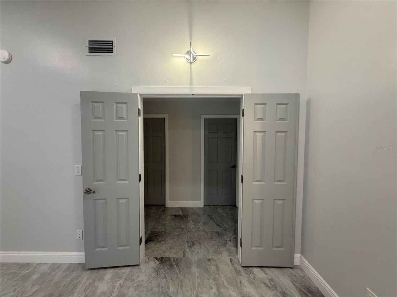 6728 Islander Lane, Tampa, FL 33615 Photo