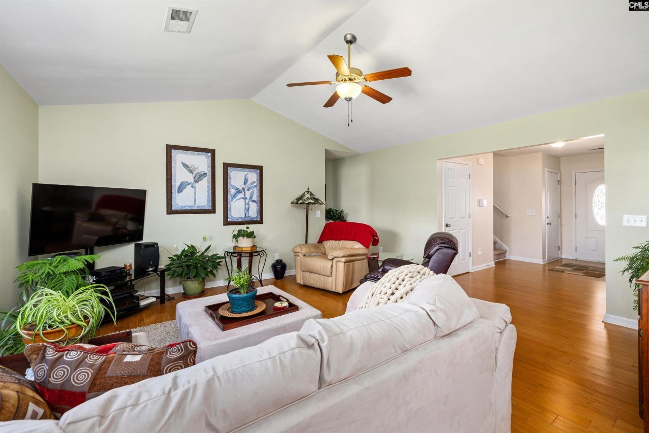 925 Farnsworth Drive Photo 15