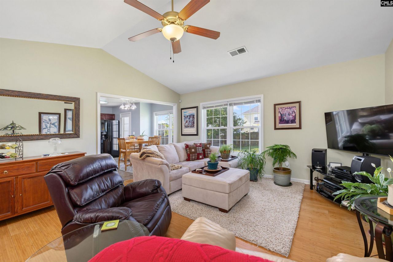 925 Farnsworth Drive Photo 16