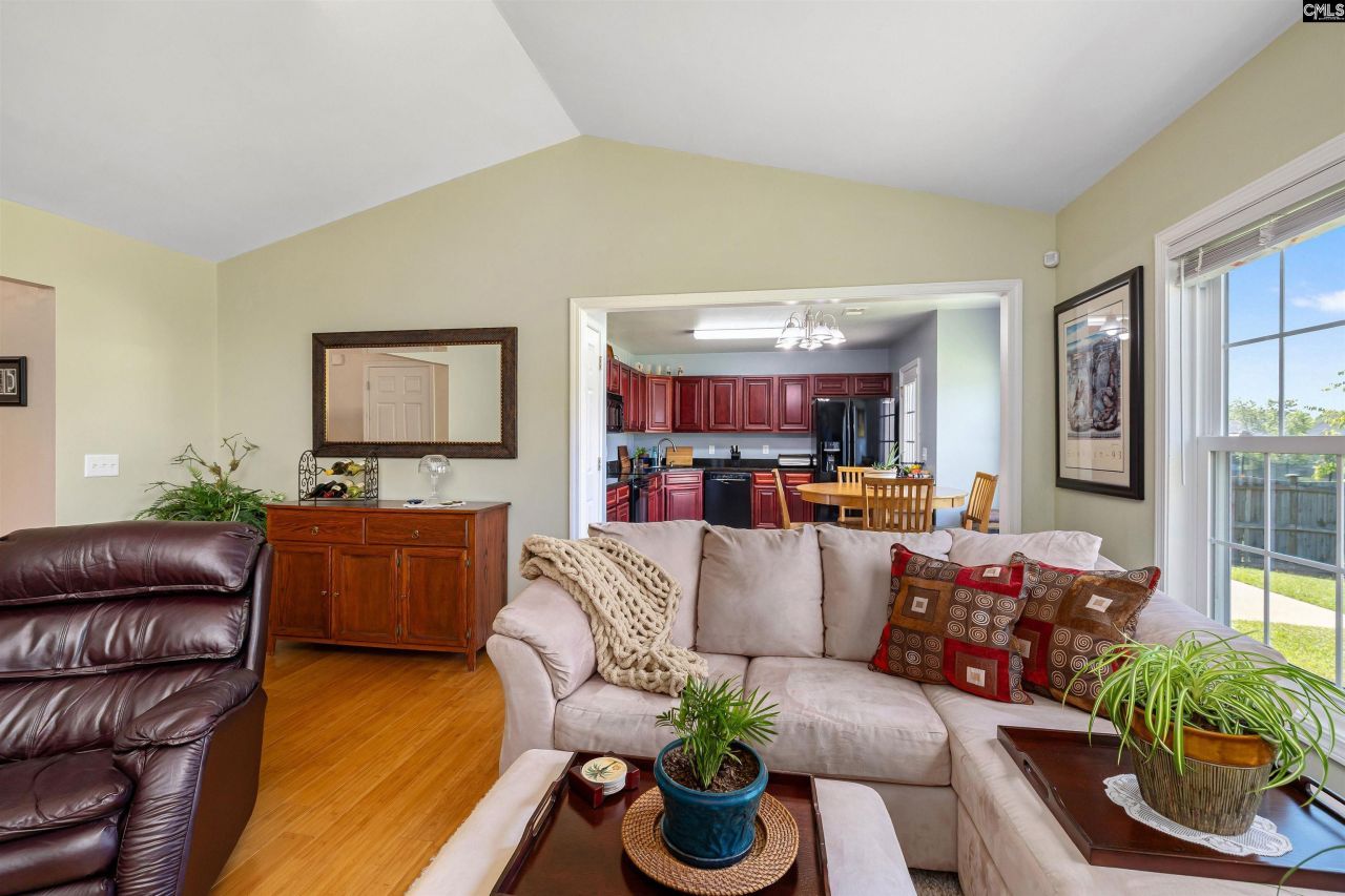 925 Farnsworth Drive Photo 17