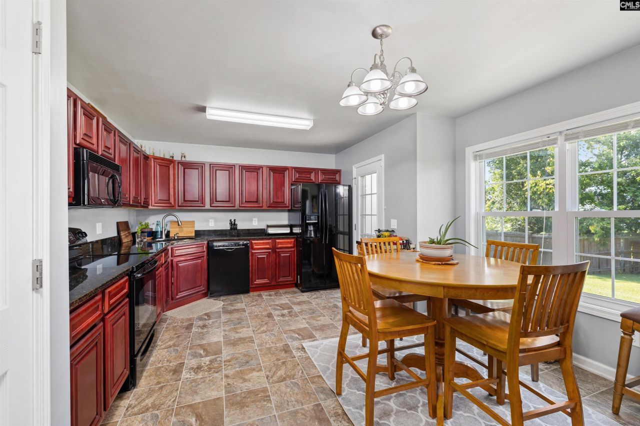 925 Farnsworth Drive Photo 18