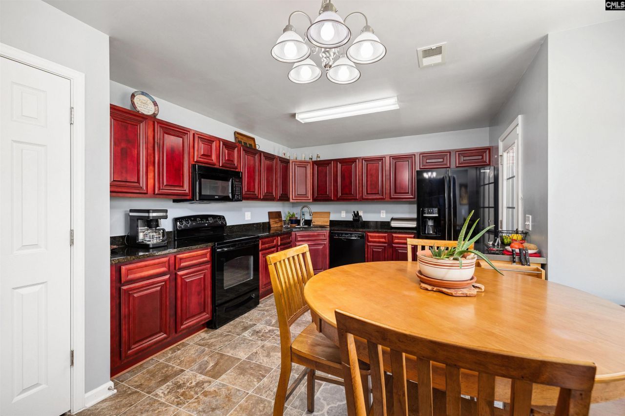 925 Farnsworth Drive Photo 19