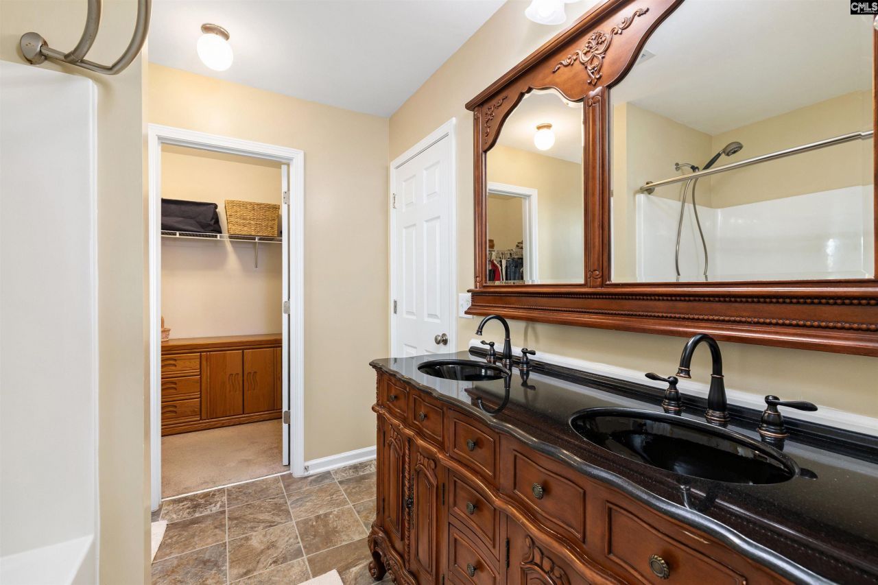 925 Farnsworth Drive Photo 31