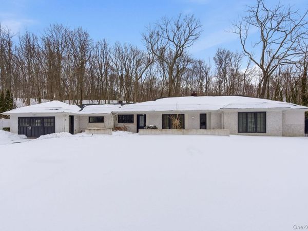 80 Hollow Road, Stony Brook, NY 11790