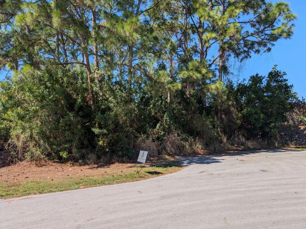 1550 SE Sutton Street, Port St. Lucie, FL 34953