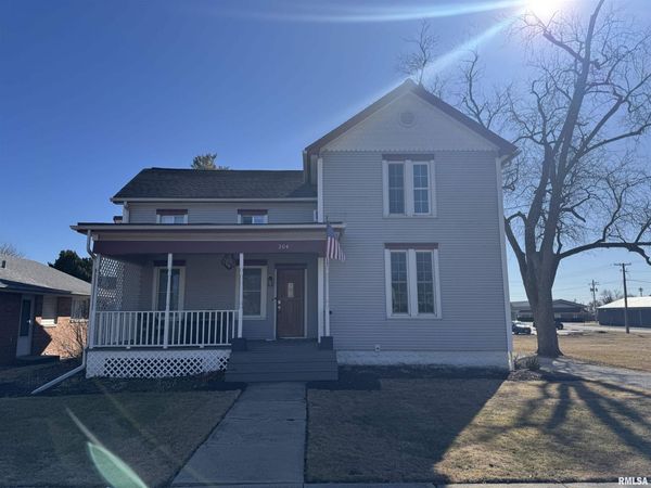 204 E 2ND Avenue, Deer Creek, IL 61733