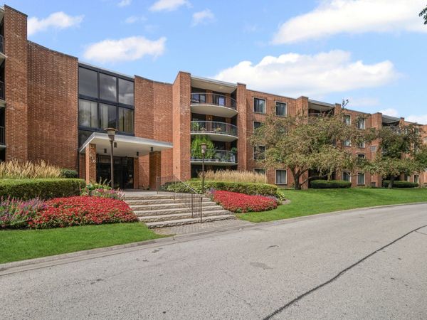 1615 E Central Road, Unit 417C, Arlington Heights, IL 60005
