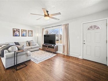 901 NE 67TH Place, Gladstone, MO 64118