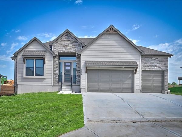 6005 Arapahoe Street, Shawnee, KS 66226