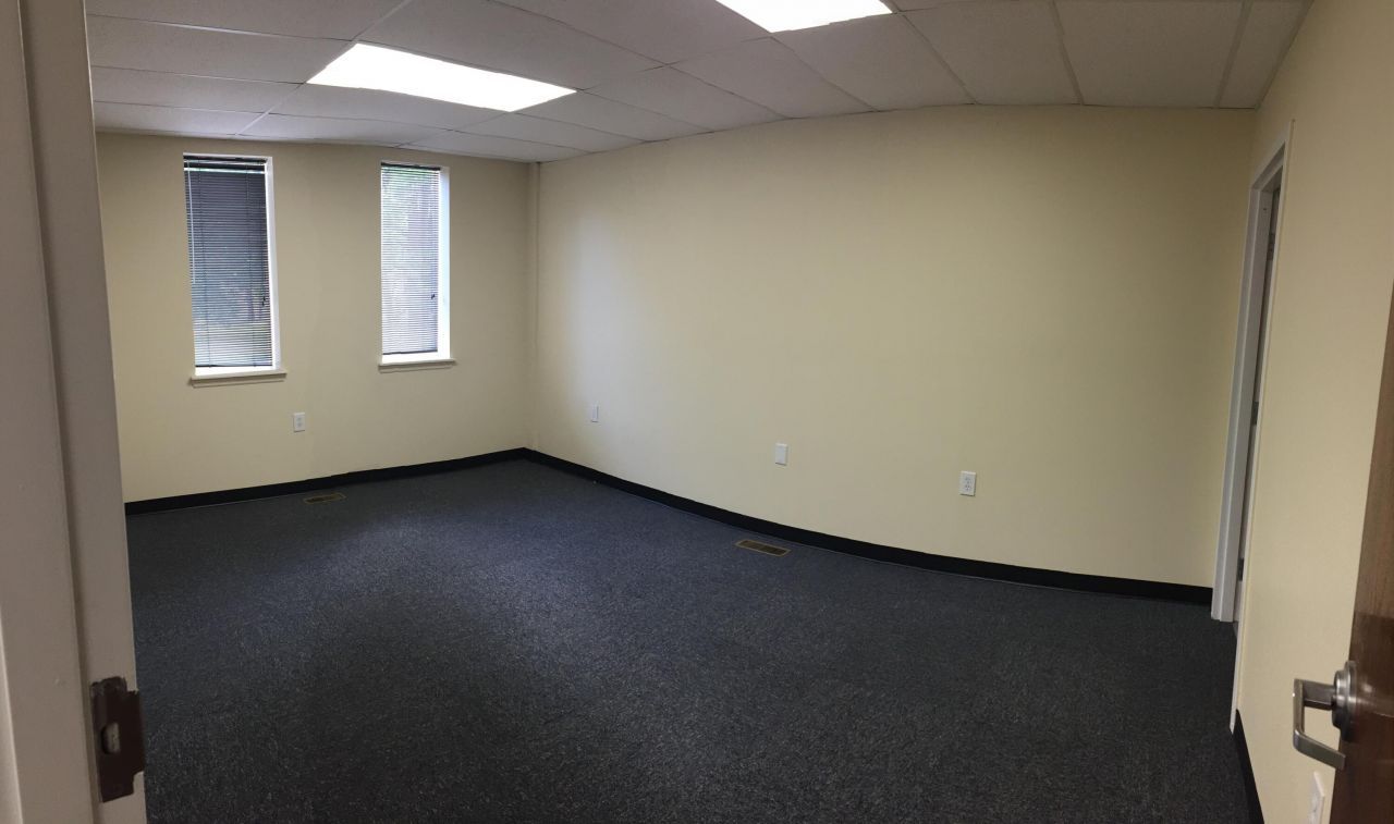 5723 Robinson Street Photo 4