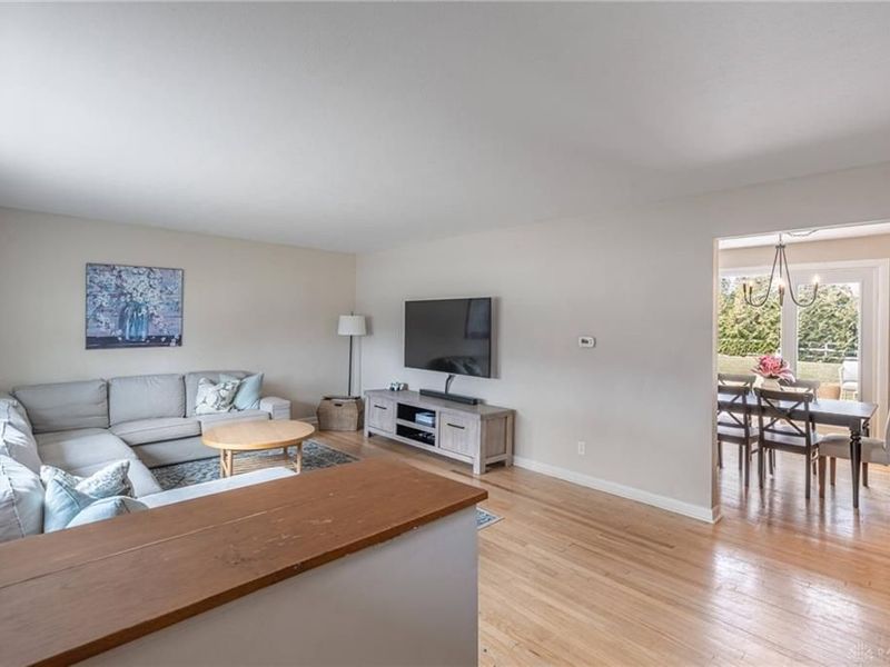 2616 N Emerald Drive, Dayton, OH 45431 Photo 2