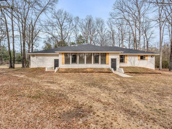 9385 Nashville Ferry E, Columbus, MS 39702