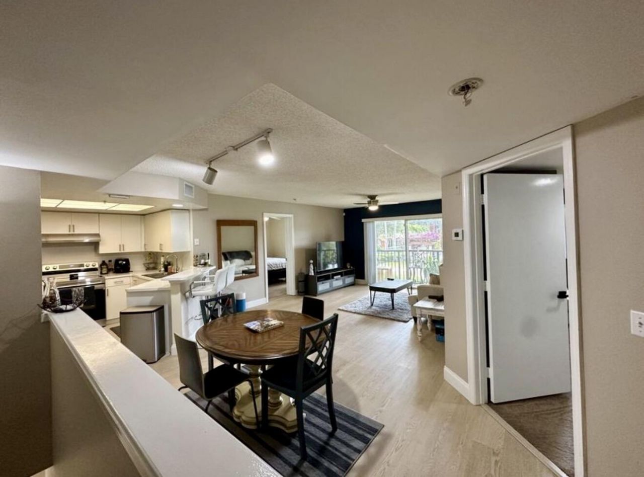 4191 N Haverhill Road, Unit 405, West Palm Beach, FL 33417 Photo