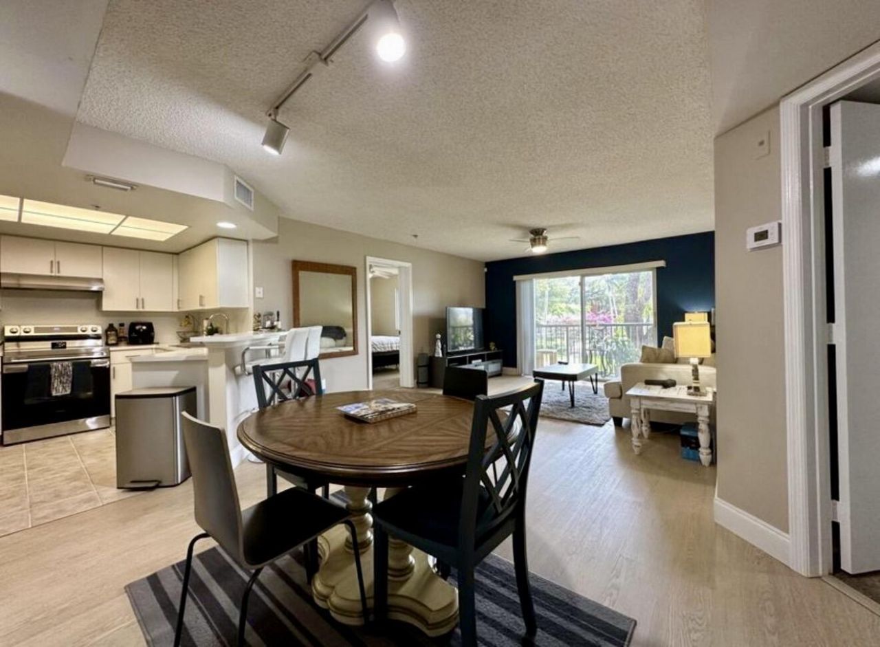 4191 N Haverhill Road, Unit 405, West Palm Beach, FL 33417 Photo